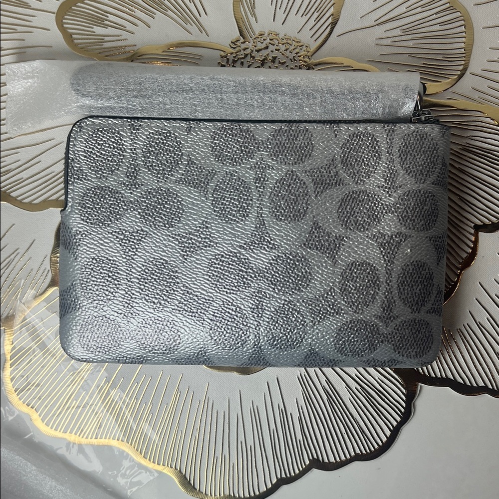 NWT 🩶 Coach Metallic Silver Wristlet 🩶 - Picture 10 of 10
